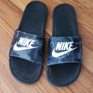 Nike Mens sz 13 Camo slides